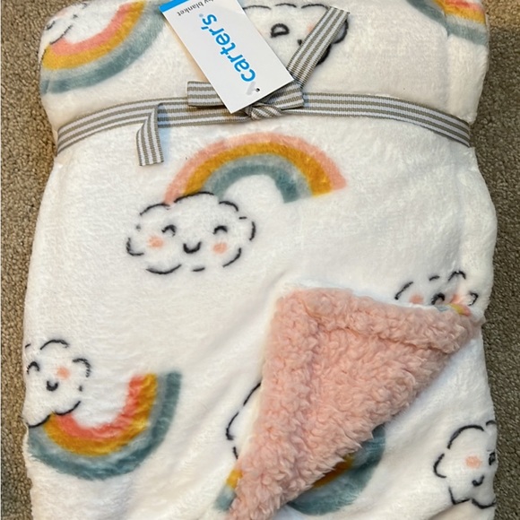 Carters crib bedding set with matching blanket and changing table cover - Picture 3 of 3
